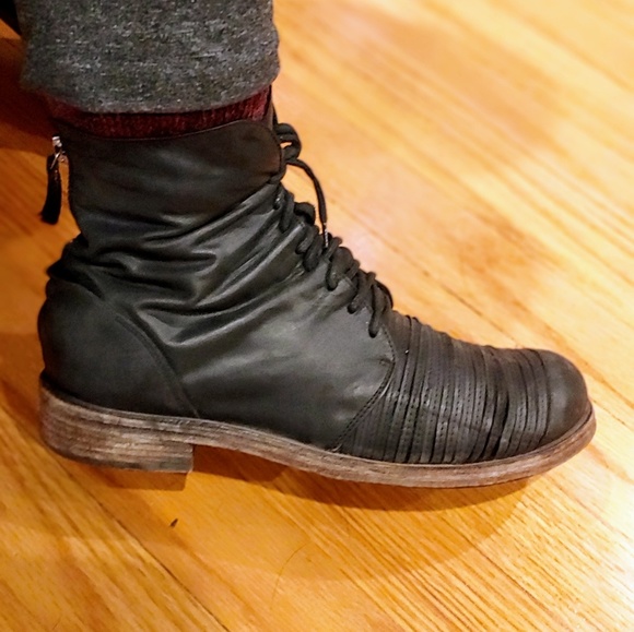 👢 Vic Metie ankle boots 👢 - Picture 8 of 8